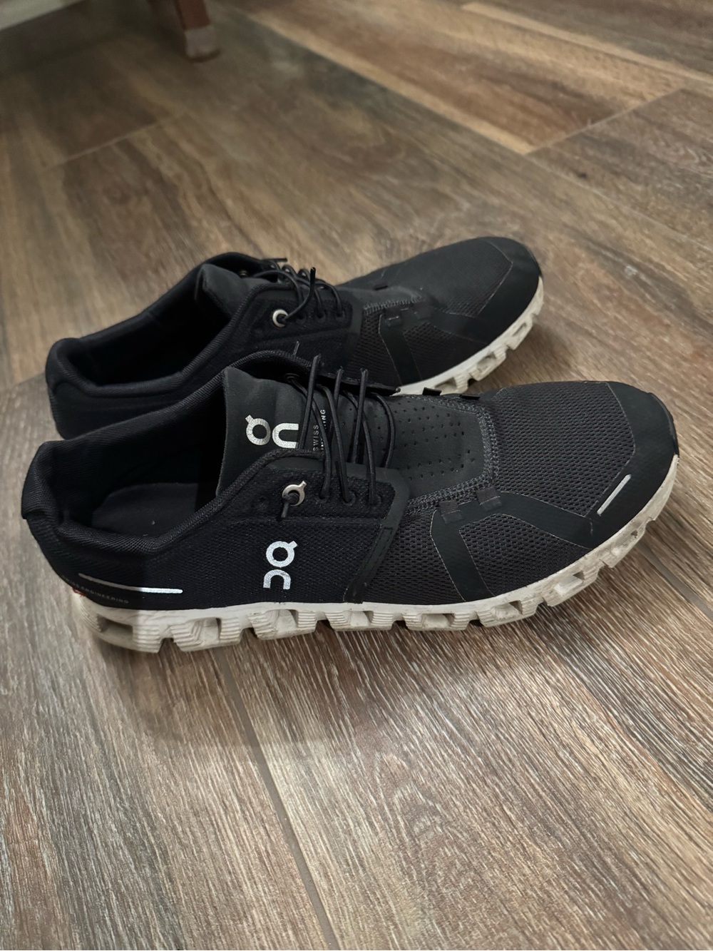 Men’s ON Cloud 5 6 Running Sneakers 10.5 Lifestyle Comfort Laces Slip On Black - Picture 3 of 9